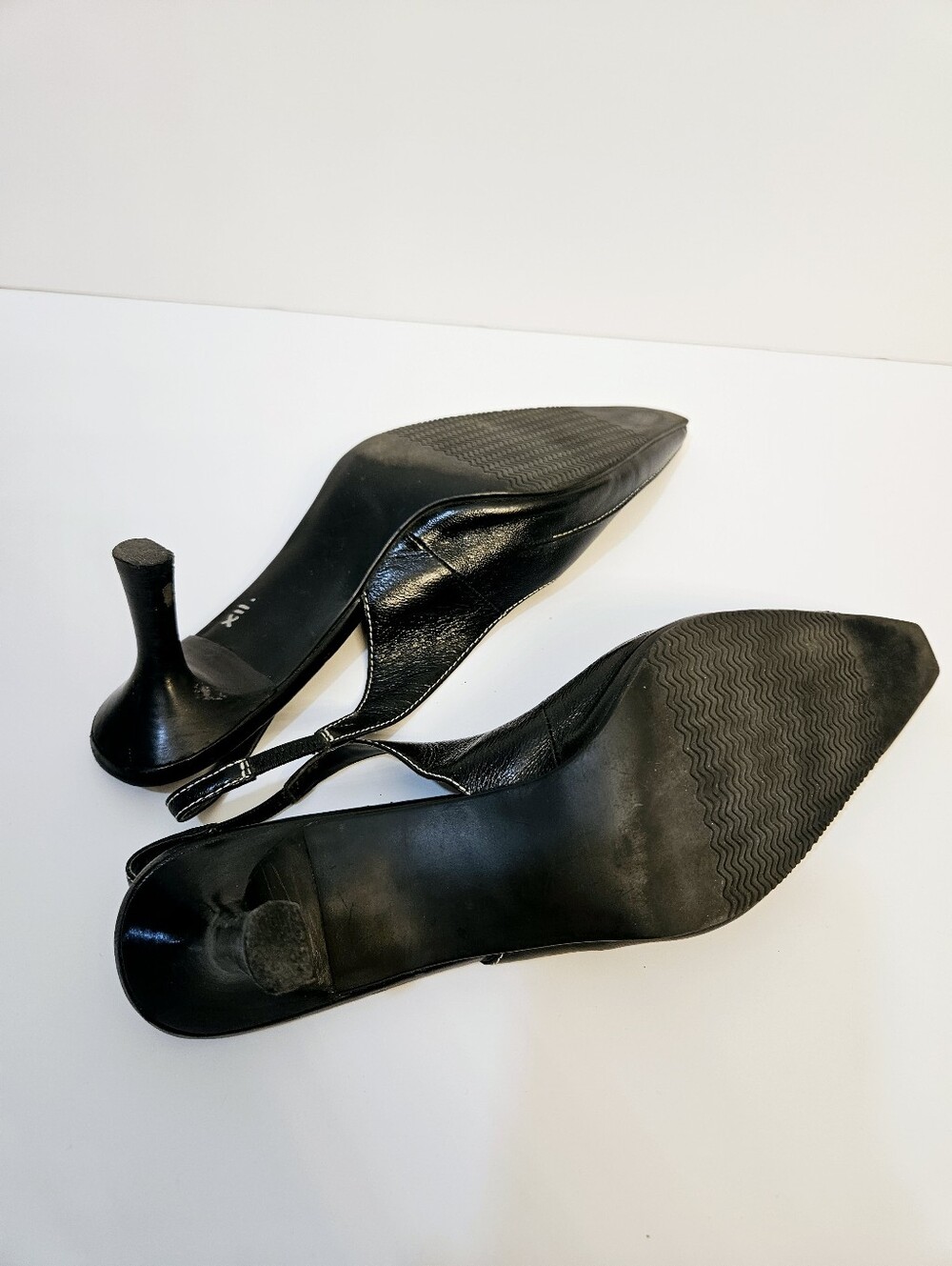 Vintage Y2K Karen Scott Slingback Heels Size 9.5 Black Leather White Stitch EUC - Picture 7 of 8
